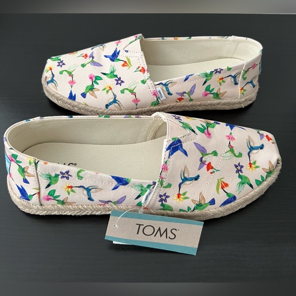 TOMS HUMMINGBIRD PRINT SHOES Pink Flat | Size: W7.5 - Picture 2 of 8